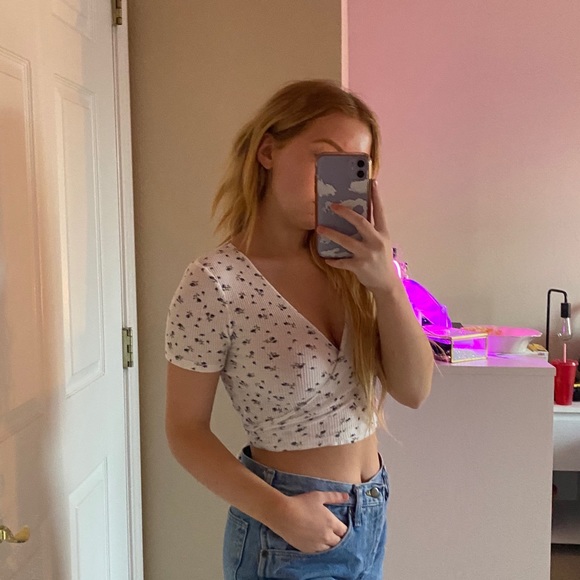 Brandy Melville Tops - Brandy Melville wrap top